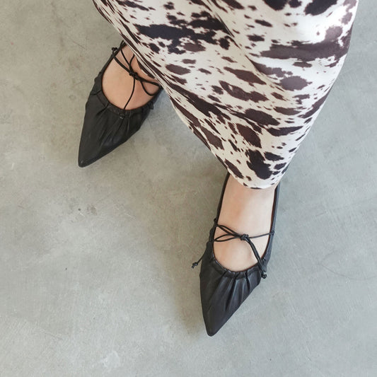 《再入荷》ポインテッドギャザーリボンフラットパンプス_DA25101