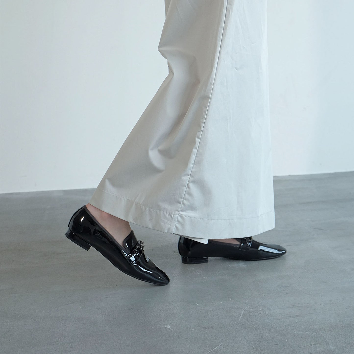 【レイン対応】ビットエナメルローファー_GE23475