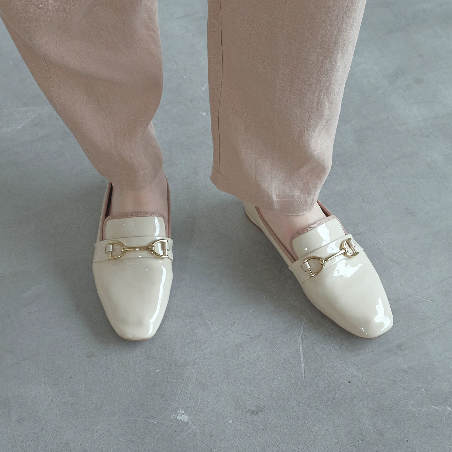 【レイン対応】ビットエナメルローファー_GE23475