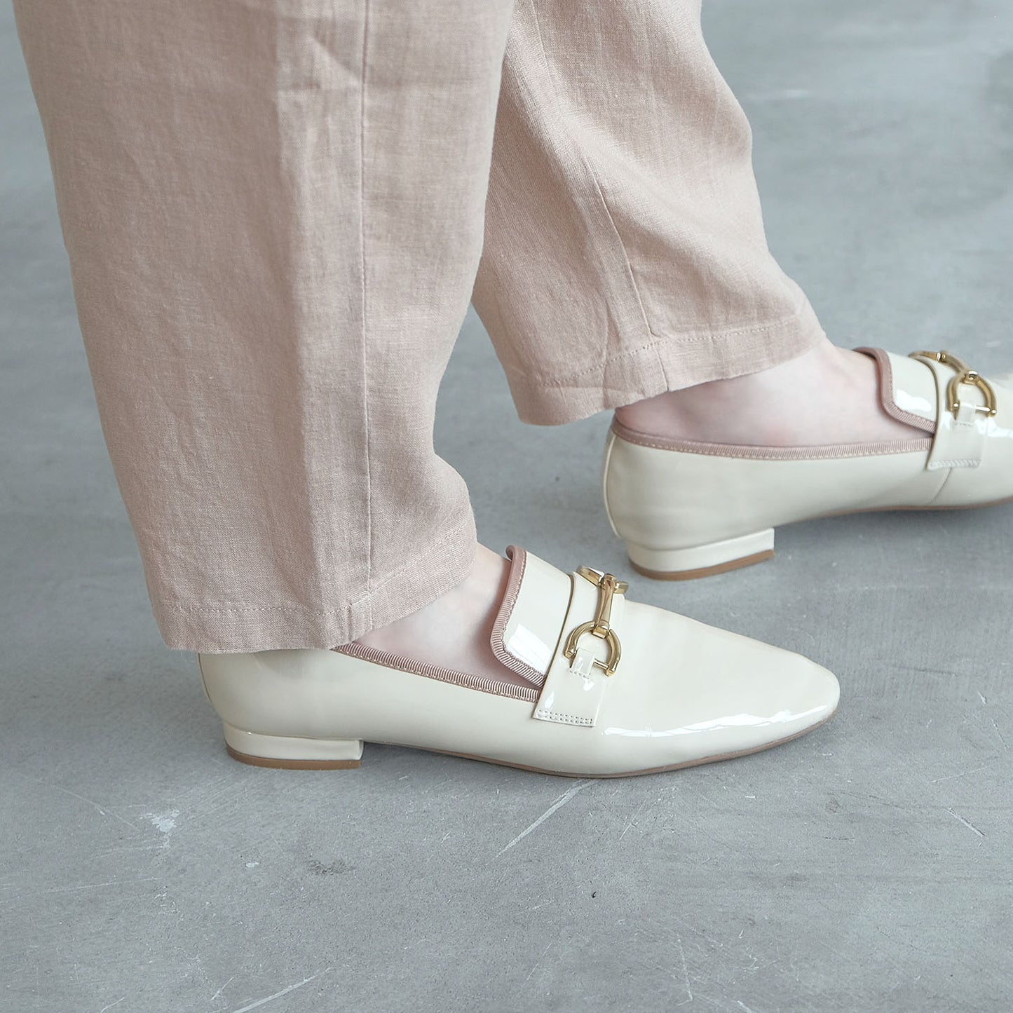 【レイン対応】ビットエナメルローファー_GE23475