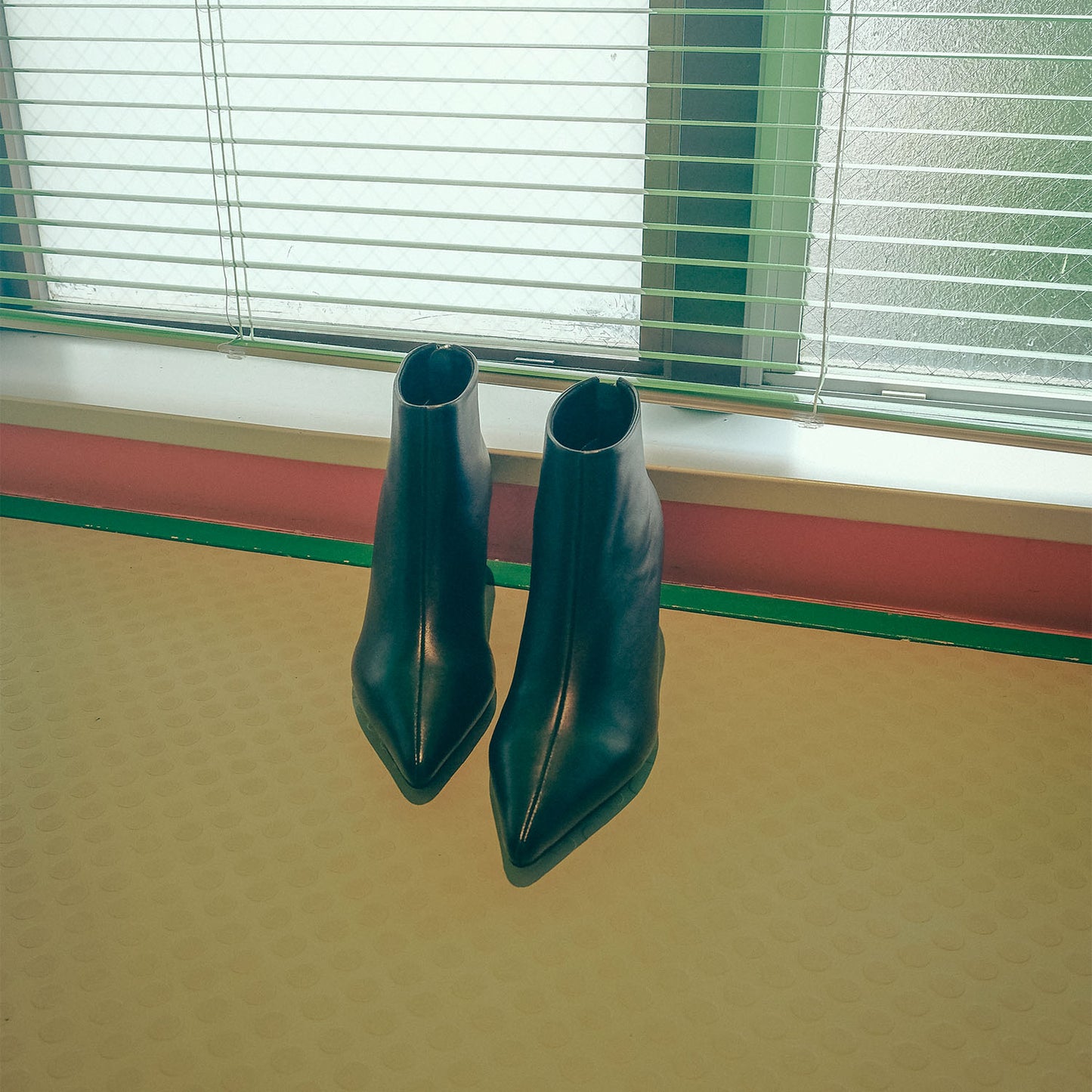 ■ポインテッドショートブーツ_DA23604