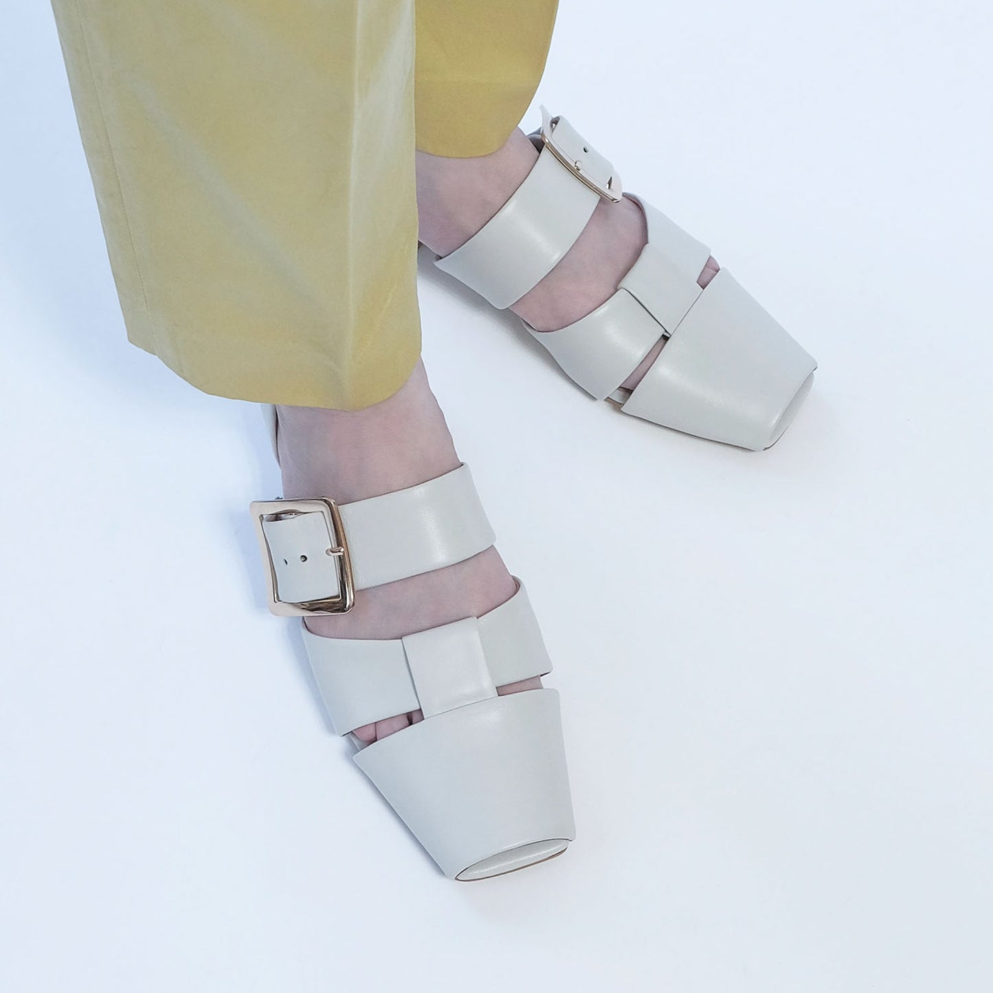■ワイドベルトメッシュフラットパンプス_GE23269
