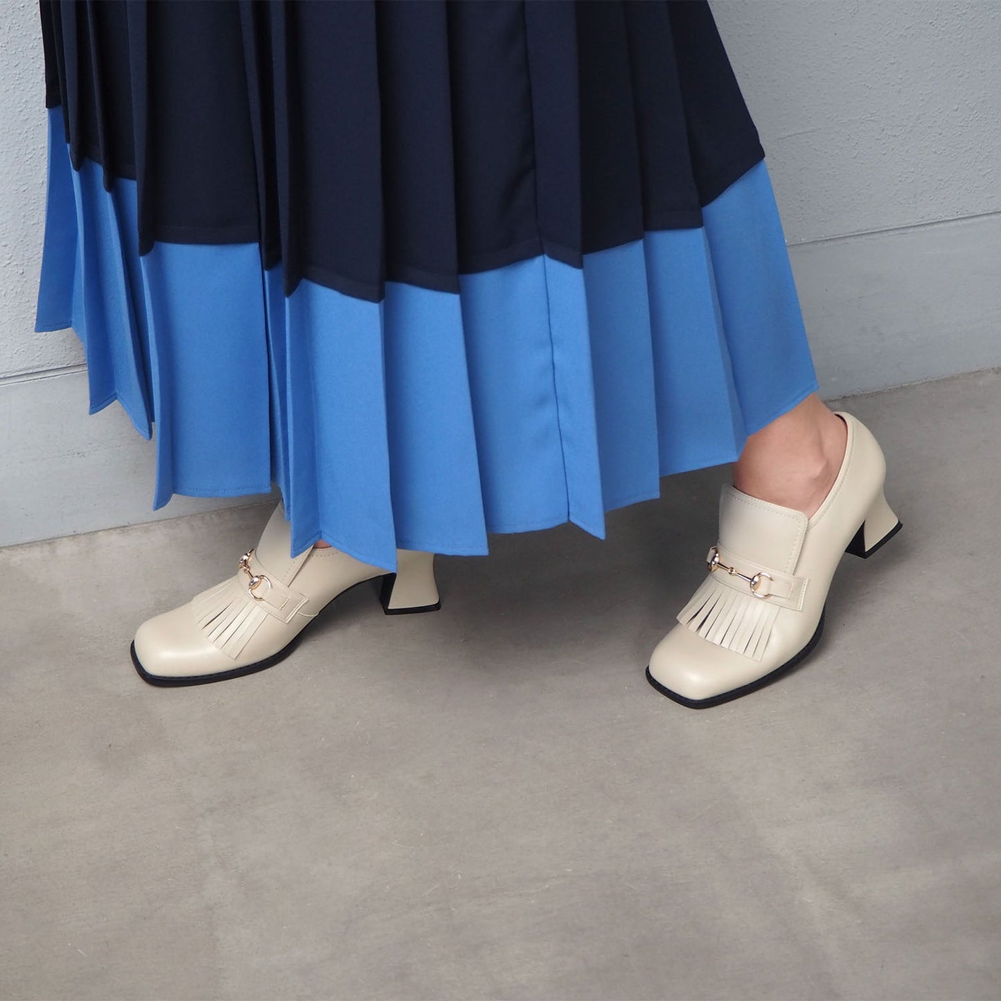 ワイドスクエアトゥローファーパンプス_GE22025