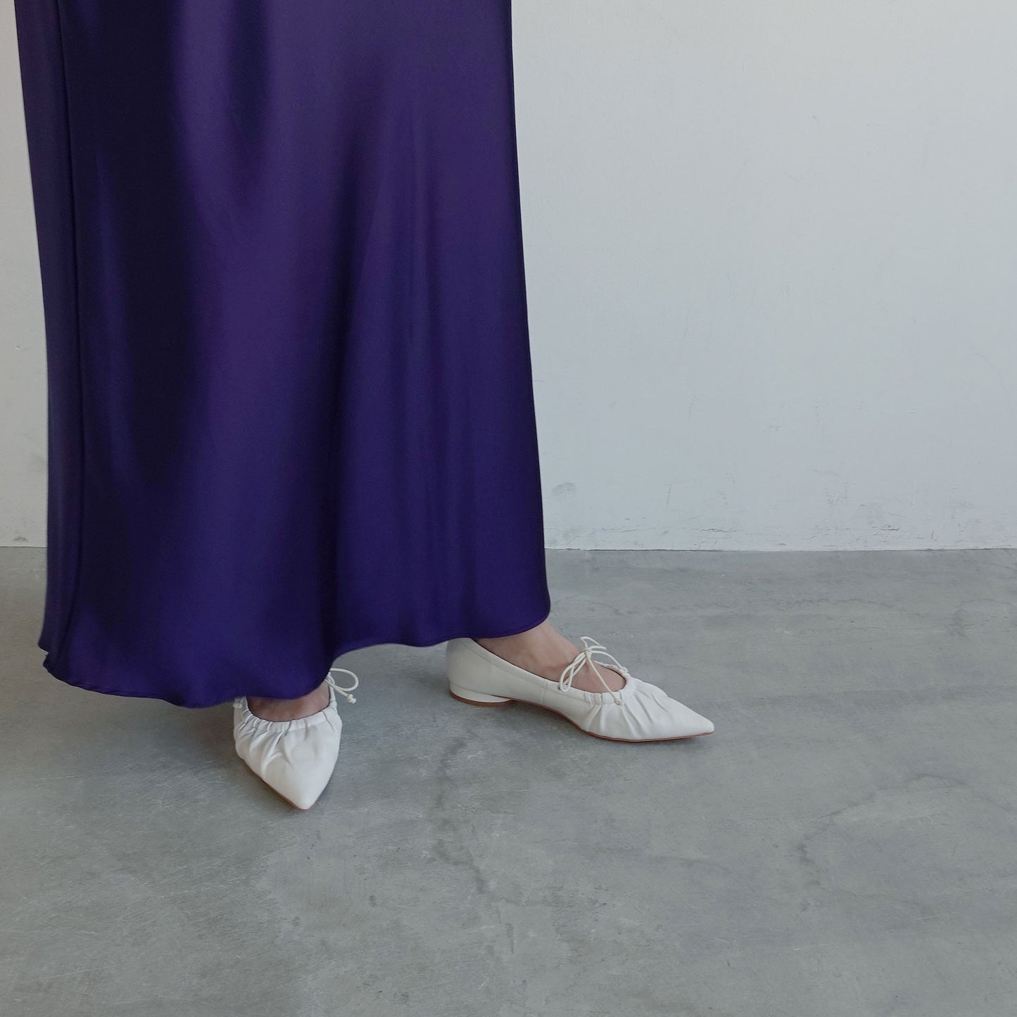 《再入荷》ポインテッドギャザーリボンフラットパンプス_DA25101