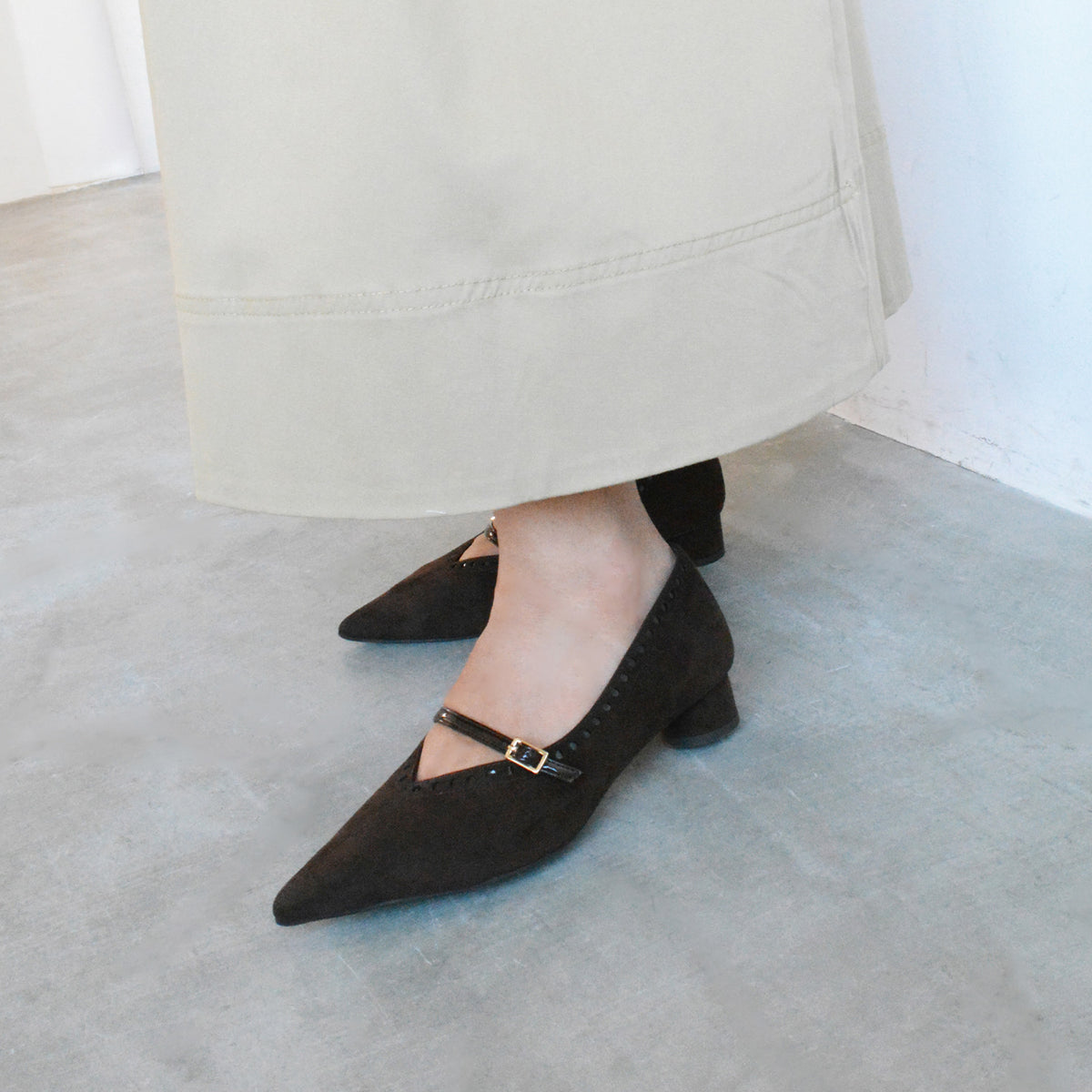 《NEW 26FW》パンチングポインテッドパンプス_DA26053