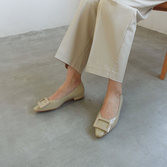 《春夏新作》【レイン対応】バックルモチーフパンプス_DA26164