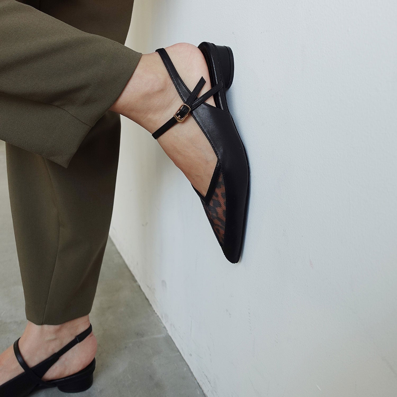 Daniella & GEMMA ONLINE STORE – ポインテッドスリングバックパンプス