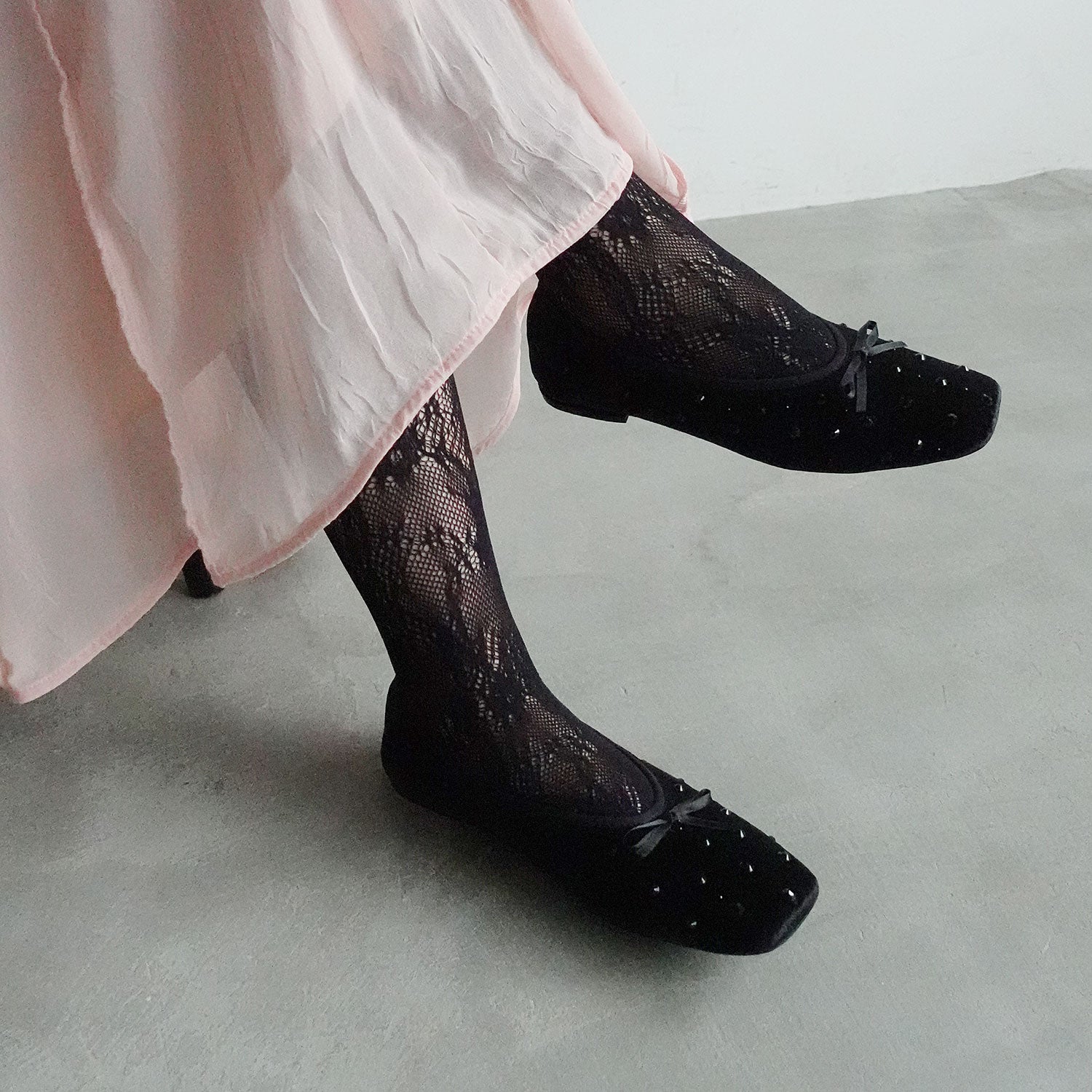 【新品未使用】Bibiy. フリルバレエシューズ ブラック Daniella & GEMMA ONLINE STORE – スクエアビジューバレエ_GE25146